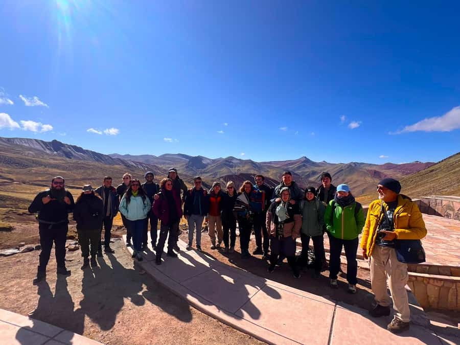 Cusco: Palcoyo Mountain Day Trip with Breakfast and Lunch - The Palcoyo Valley hike: 40 minutes, guided, and photo-friendly
