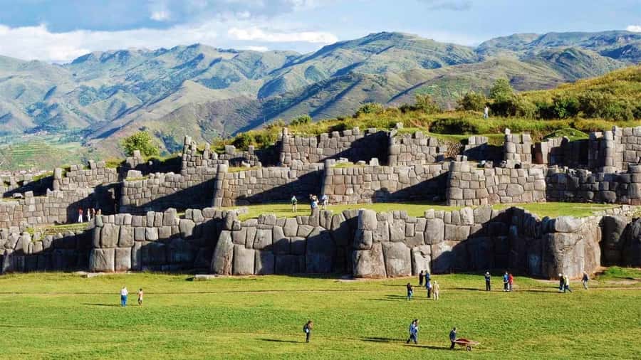 Cusco: Pisac, Sacsayhuaman, Q'enqo, and Tambomachay Tour - Sacsayhuamán: the ceremonial fortress that makes stone feel loud