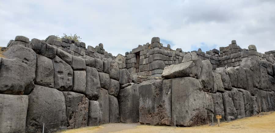 Cusco: Sacsayhuaman Guided Tour and 1-Hour Horseback Ride - Sacsayhuaman: Inca engineering and the old empire’s heart