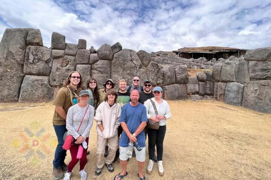 Cusco: Sacsayhuaman, Qenqo, Puca Pucara & Tambomachay Tour - Qenqo’s Maze-Like Passages and Ceremonial Altars