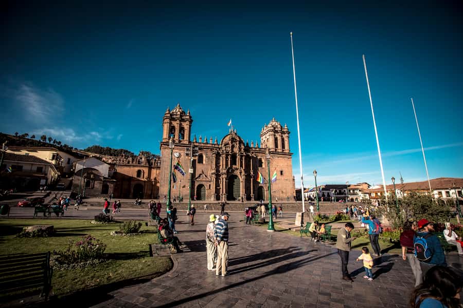 Cusco: Walking Tour Cusco - Plaza de Armas: Catedral area and La Compañía de Jesús as your launch pad