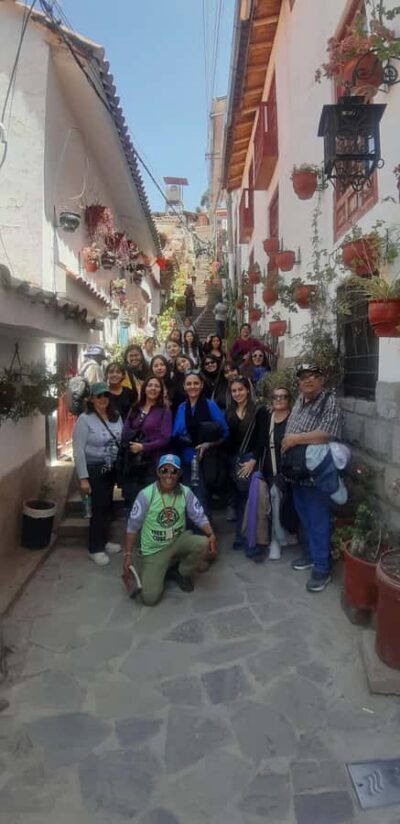 Cusco: Walking Tour with a Local Guide - Plaza de Armas: the plaza that tells two stories