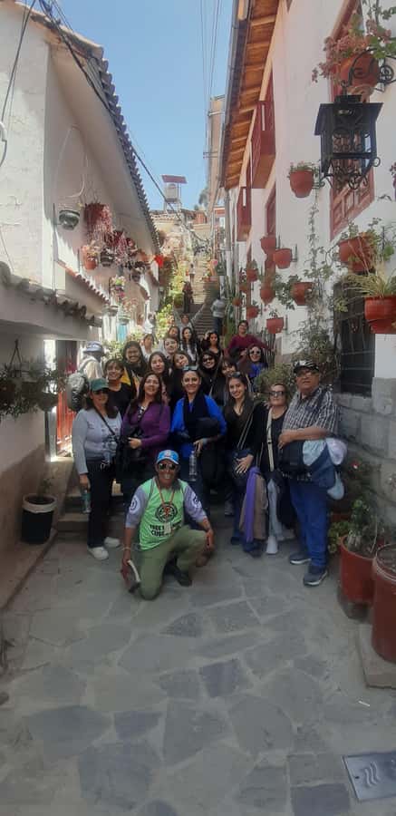 Cusco: Walking Tour with a Local Guide - Plaza de Armas: the plaza that tells two stories