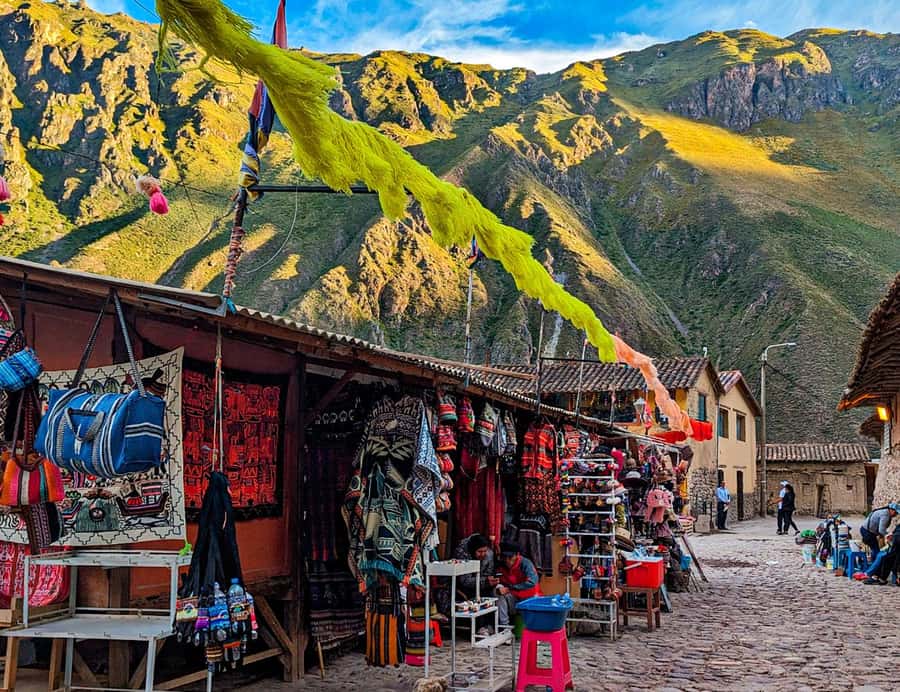 Cusco:Chinchero,Moray & Salt Mines drop-off in Ollantaytambo - Urubamba Buffet Lunch: A Real Refuel Before Ollantaytambo