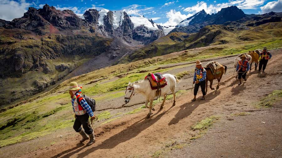 Cuzco: Rainbow Mountain Excursion - The hike from 4,850 m to 5,010 m: distance, pace, and realism