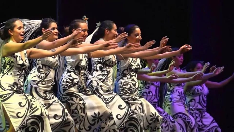 Dinner Show in Bali Hai with Wine refill and transportation - Should you book Bali Hai dinner show in Santiago?