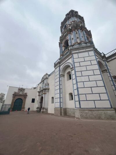 Enjoy Lima Walking Historic Center, Plaza San Martin and Plaza de Armas - Meeting at Gran Hotel Bolívar and starting in Plaza San Martín