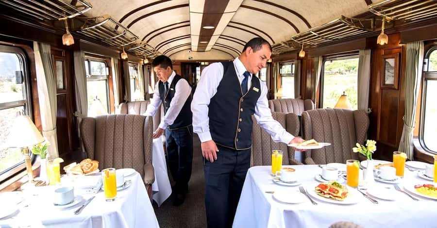 Excursion Cusco - Puno - Titicaca Observatory Train - Crossing at Abra La Raya: the 4,300m high point stop