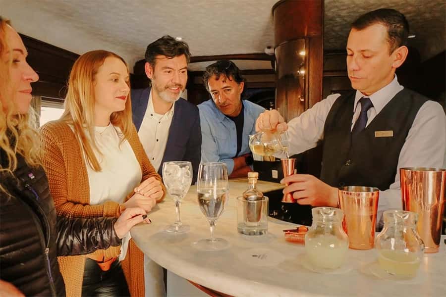 Excursion Cusco - Puno - Titicaca Observatory Train - Train cars and views: how the observatory experience is set up