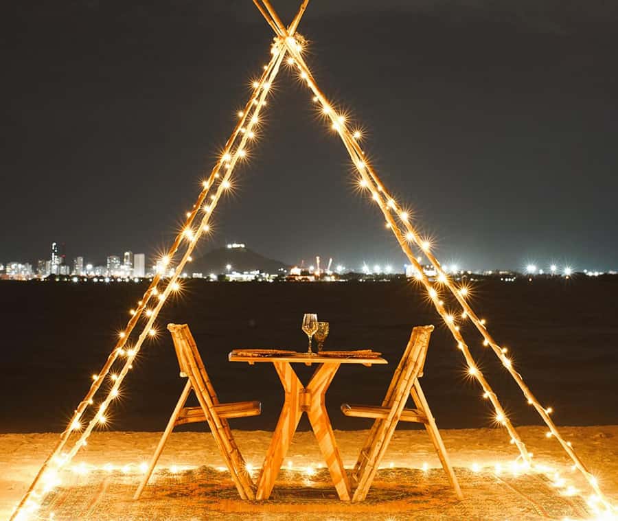 Fenix Beach Island Dinner - Arriving at the Wooden Dock: The First Impressions Test