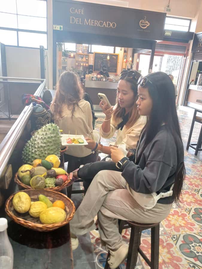 Free Walking Tour Bogotá: Arte, Historia y Café - La Candelaria cobblestones: colonial balconies, street art, and café stories