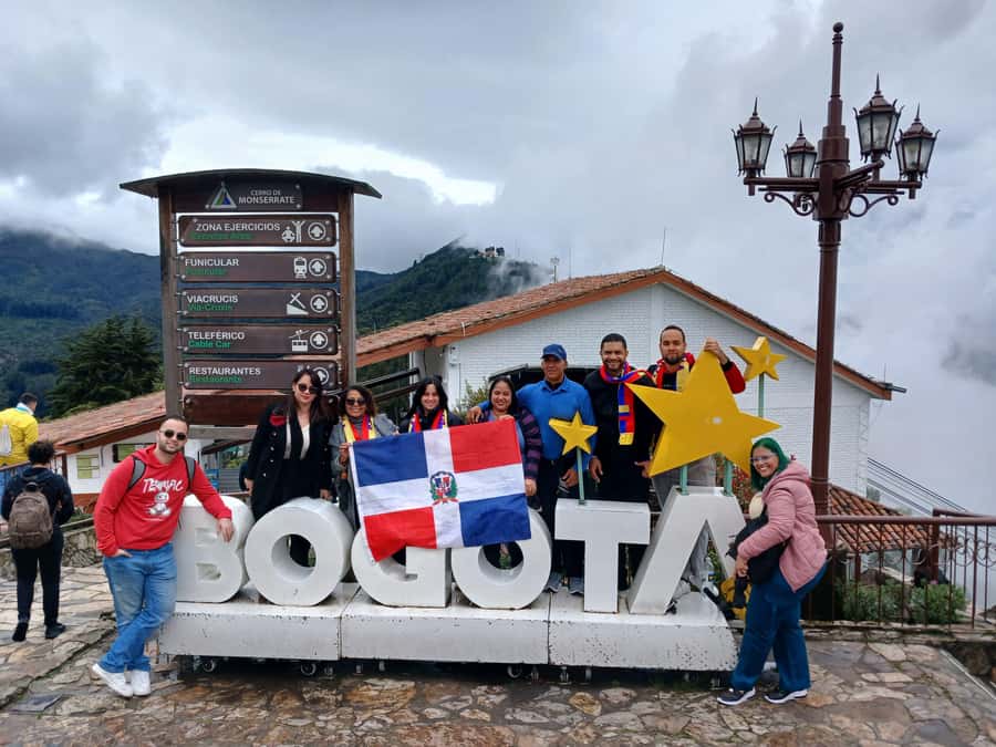 Free Walking Tour Bogotá: Arte, Historia y Café - Plaza de Bolívar: the political heart around major national buildings