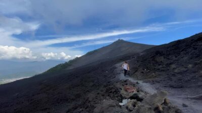 From Antigua: Pacaya Volcano Tour in English/Spanish - Getting there the right way: pickup, bus time, and the big number of stops