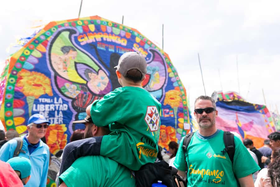 From Antigua to Sumpango Giant Kite Festival - Flying your own giant kite: the moment the sky connects