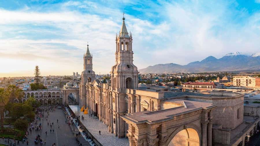 From Arequipa: Mirabus City Tour | Yanahuara Viewpoint | - Yanahuara viewpoint: plan for photos, not a lecture
