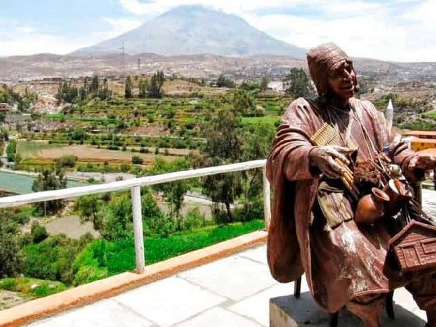 From Arequipa: Mirabus City Tour | Yanahuara Viewpoint | - Incalpaca outlet and Andean Animal Zoo: the stop where value can swing