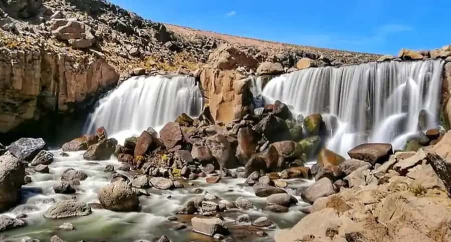 From Arequipa: Road to Pillones Waterfall - The 10:30 am Waterfall Approach: The Descent That Sets the Experience
