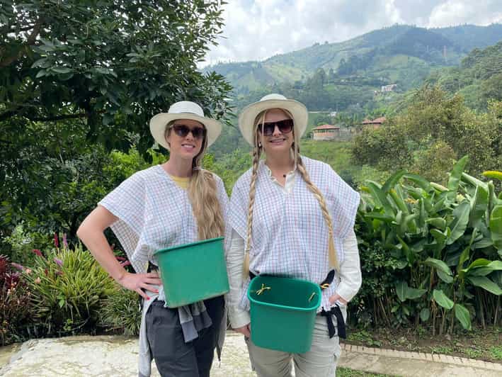 From Bogota: 5 hour guided coffe farm tour - All included - Small-group touring with bilingual guides: José and Caren make it work
