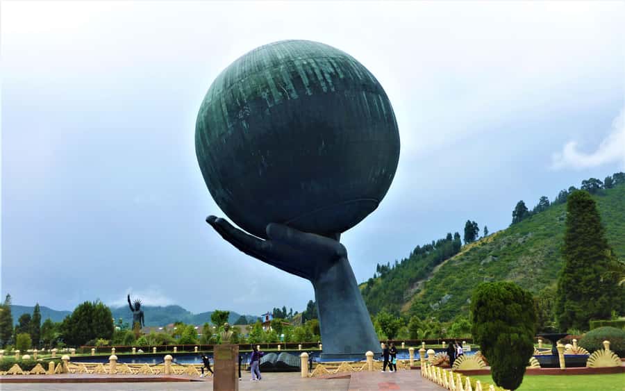From Bogotá: Jaime Duque Park and Salt Cathedral with Lunch - A 10-hour day trip loop: how the timing really works