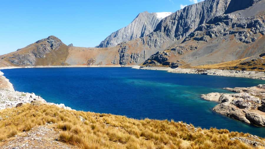 From Cusco: 7 Lagoons Tour - From Cusco to Paccanta: breakfast and a smart early start