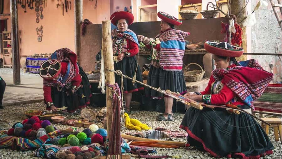 From Cusco: Chinchero Weavers, Moray, Maras Salt Mines Tour - Chinchero Weavers and the textile process connection