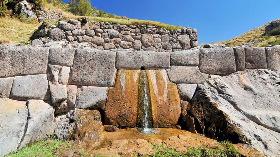 From Cusco: City tour 4 ruins + Qoricancha - The guide experience: bilingual help and real-world problem-solving