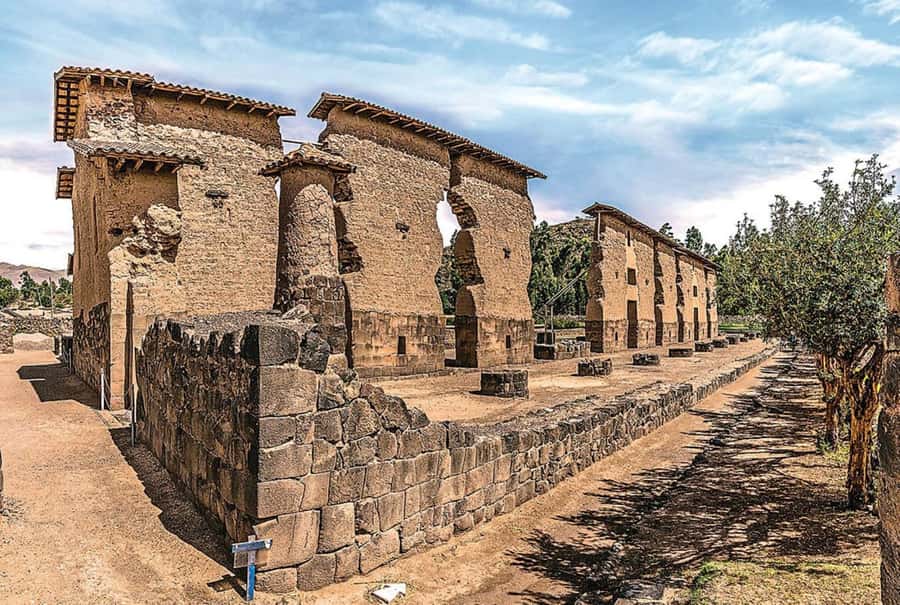 From Cusco: Full-Day Touristic Bus to Puno with Guided Tours - Raqchi: walking through the Inka sun-temple setting