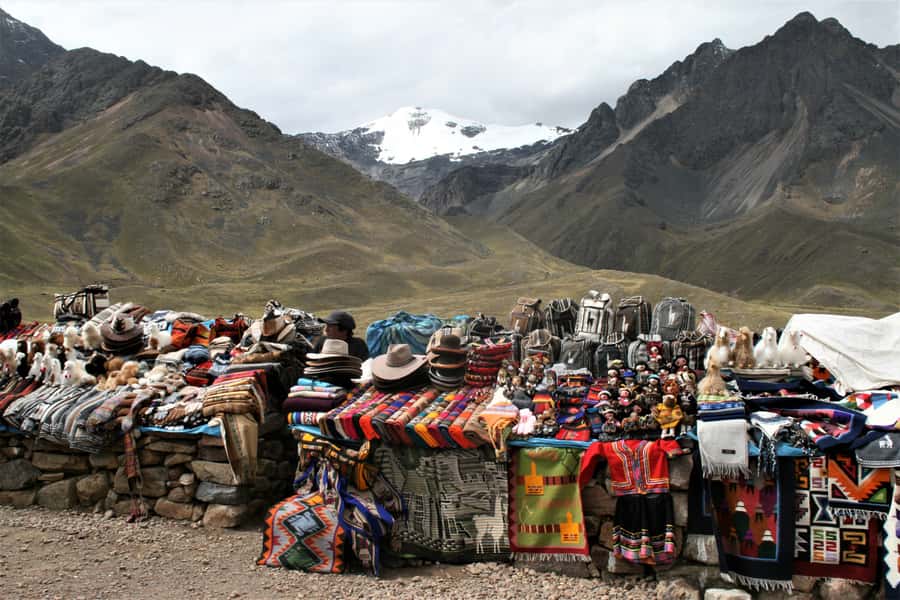 From Cusco: Full-Day Touristic Bus to Puno with Guided Tours - Raya Pass (4,335 m): Andes views with freshwater pools and vendors
