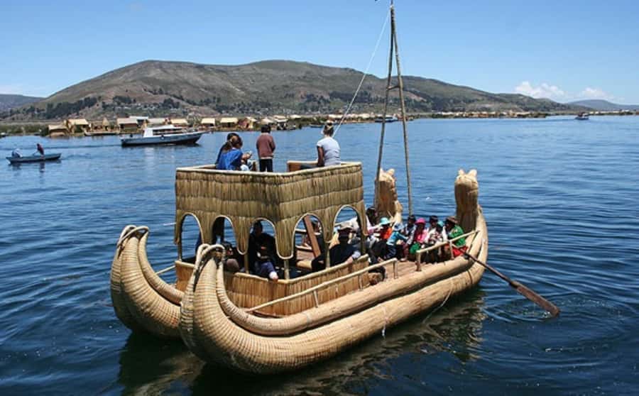 From Cusco: Lake Titicaca with a visit to Uros and Taquile - La Raya and Sicuani: a viewpoint break plus a real buffet lunch
