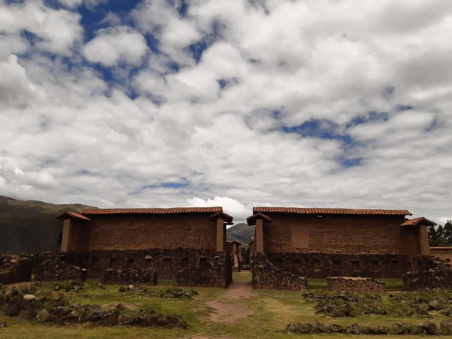 From Cusco: Lake Titicaca with a visit to Uros and Taquile - Port of Puno to Uros: the boat ride and the culture demo