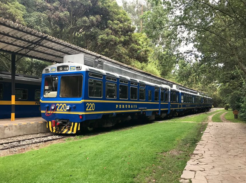 From Cusco: Machu Picchu Private Day Trip on Panoramic Train - Arriving in Aguas Calientes: the bus climb to Machu Picchu’s main entrance