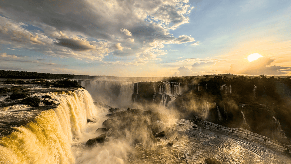From Foz do Iguaçu: Sunset at the Falls - The welcome cocktail at Espaço Naipi: an easy bonus