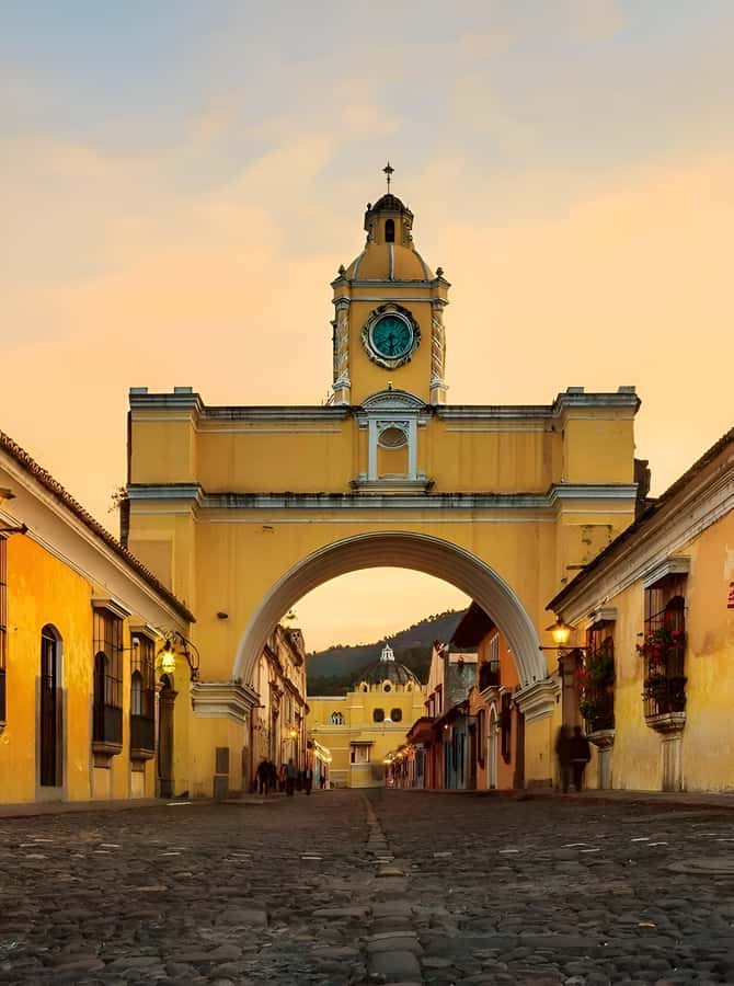 From Guatemala City, Tour to Antigua Guatemala - Santa Catalina Arch: getting your best photo without stress