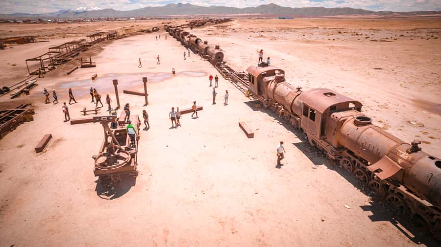 From La Paz: 3-Day Uyuni Salt Flat and Incahuasi Island Tour - The overnight bus from La Paz: efficient time, not perfect comfort