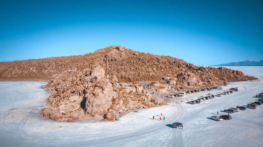 From La Paz: 3-Day Uyuni Salt Flat and Incahuasi Island Tour - Salt Hotel and salt-market browsing: quirky stops with practical payoffs