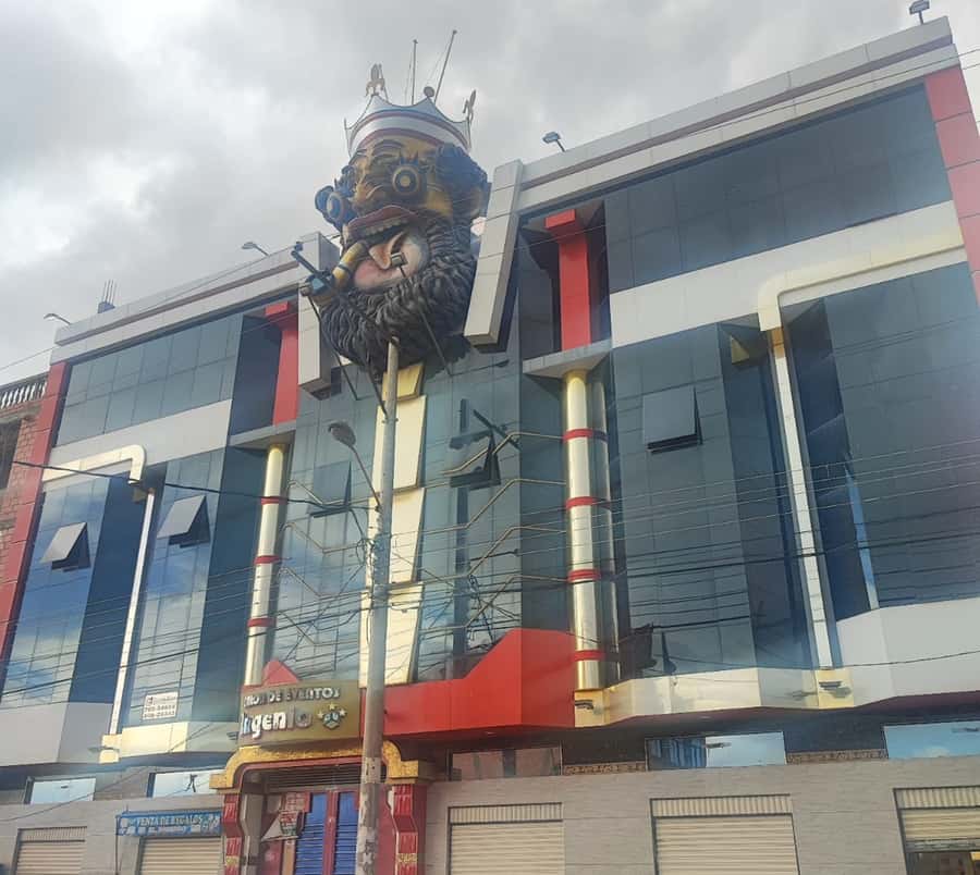 From La Paz: El Alto and Cholets Guided Day Trip - Wiphala complex and Mamani Mamani: the murals you came for