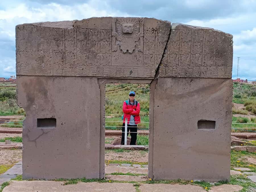 From La Paz: Tihuanacu & Titicaca Lake in one day with lunch - The Andes ride: llamas, vicuñas, and altitude comfort