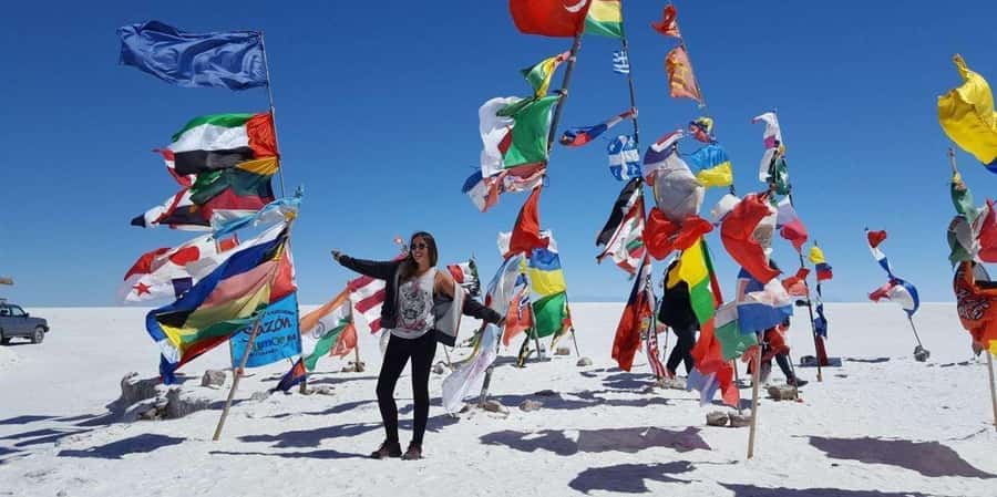 From La Paz: Uyuni Salt Flats Excursion + Round Trip Bus - Morning in Uyuni: Breakfast Timing and the Reality Check