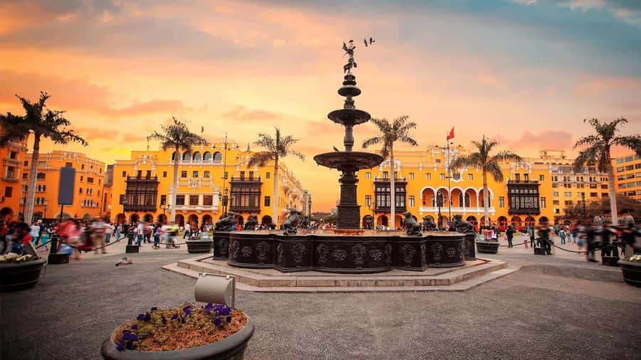 From Lima: City tour Prehispanic + Colonial & Modern Lima - Entering the Historic Center: Muro de la República to Plaza Mayor