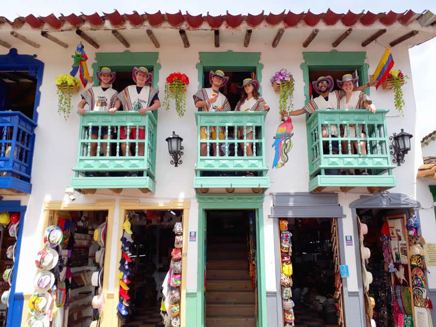 From Medellin: Guatapé Day Trip with El Peñol Rock and Lunch - From Medellín to Guatapé: how the day actually flows