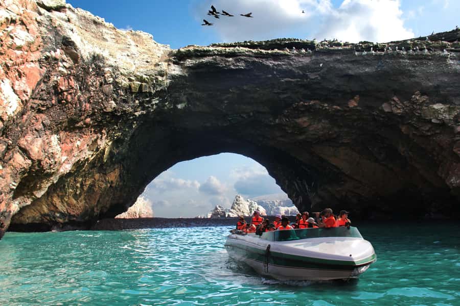 From Paracas: Guided boat tour of the Ballestas Islands - Luggage and comfort: what to manage before you board