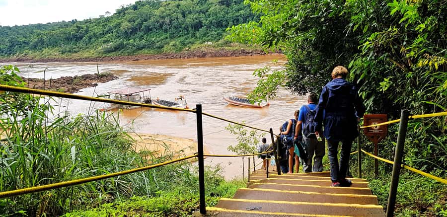 From Puerto Iguazu: Argentinian Iguazu Falls with Boat Ride - How the guide experience changes your day (and who you might meet)