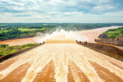 From Puerto Iguazu: Itaipu Dam Tour with Entrance Ticket - Inside the Visitor Center: the 10-minute build story