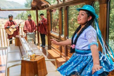 From Puno: Travel to Cusco in Titicaca Train All Inclusive - Your day’s rhythm: welcome drink, music, stops, and that big lunch