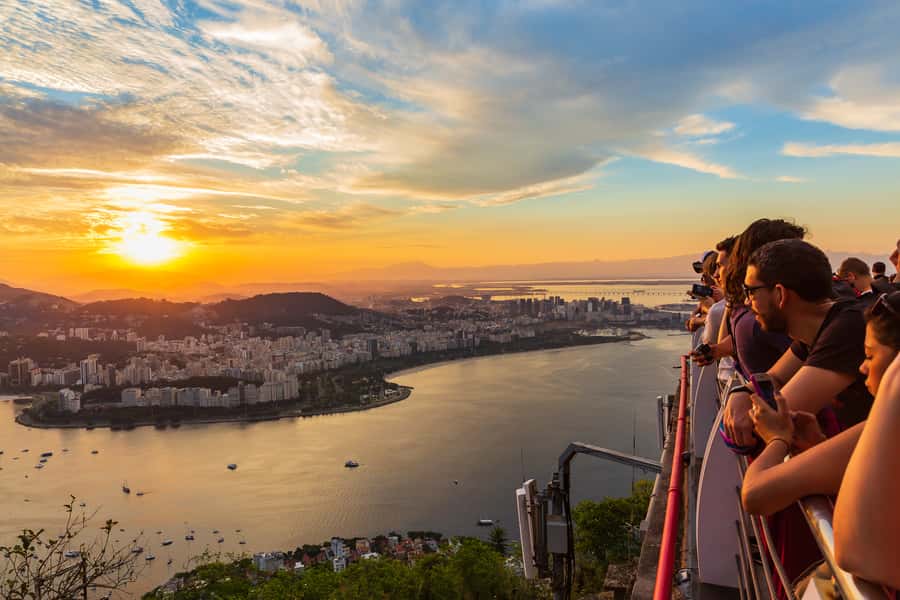 From Rio de Janeiro: Sugarloaf Mountain Tour with Cable Car - What the tour feels like in the real world