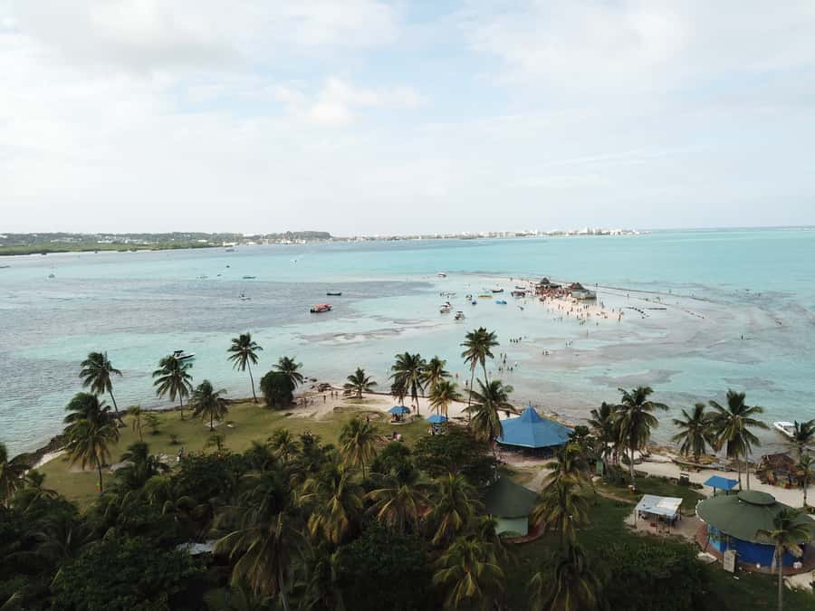 From San Andres: Cayo Acuario Tour - Cayo Acuario’s main draw: clear water and plenty of sea time