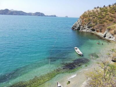 From Santa Marta: Sisiguaca Beach Hike with Snorkeling - The coastal hike to Sisiguaca: views, hidden beaches, and real walking time