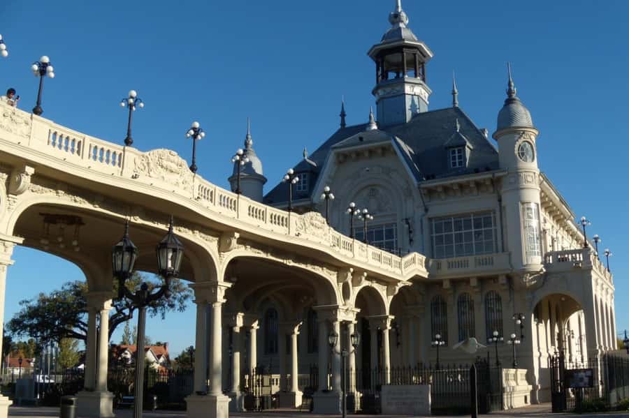 Full Day City Tour Buenos Aires, Recoleta Cemetery and Tigre - La Boca and Caminito: Photos, Color, and a Real Neighborhood Feel