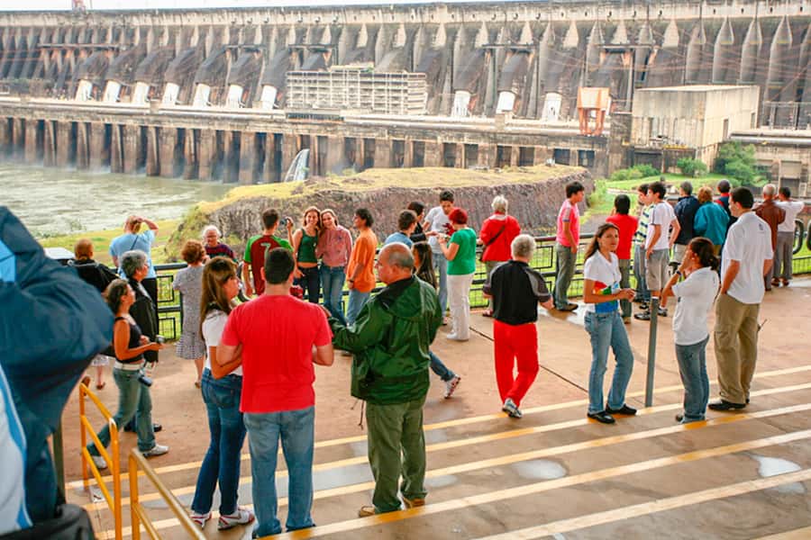 Itaipu Dam Tour with Admission Ticket from Foz do Iguaçu - The visitor center video: the fastest way to understand what you’re seeing