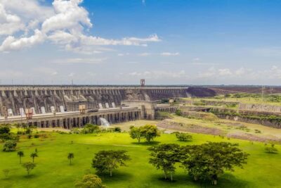 Itaipu Dam Tour with Admission Ticket from Foz do Iguaçu - Outside the reservoir: panoramic bus stops that actually teach you the dam